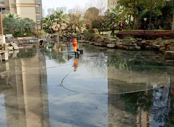 刚察景观池淤泥清理
