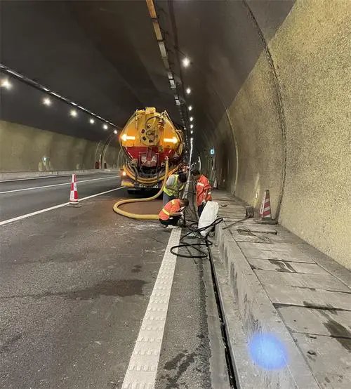 刚察隧道排水渠清淤